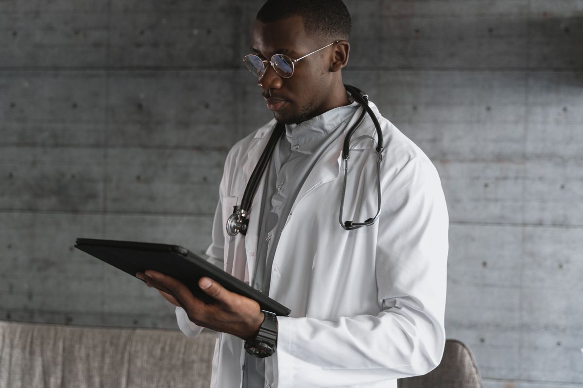 أمن بيانات PACS وامتثال HIPAA: دليل عملي